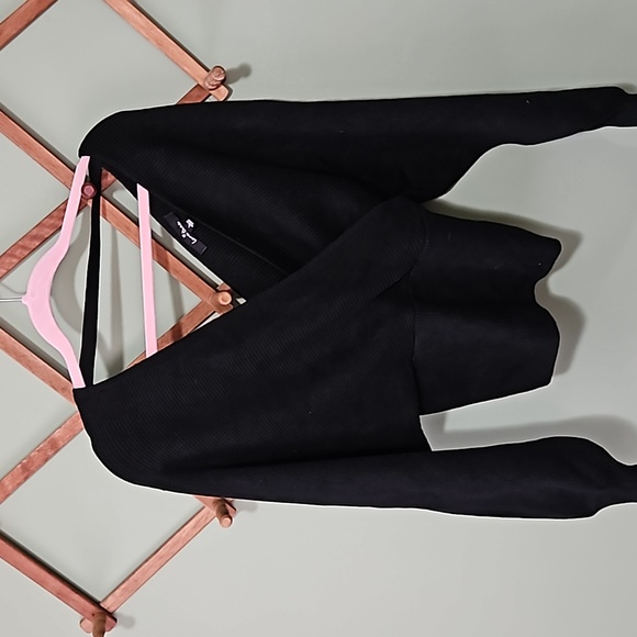 Off shoulder balck sweater size L Love Tree - Picture 3 of 4